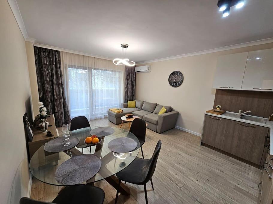 Serenity In The Heart Of Varna With Parking 외부 사진